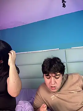 EmilyAndAndrew's cam snapshot