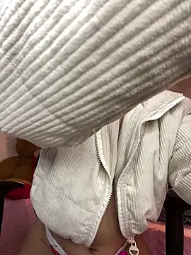 alahia_pink's cam snapshot