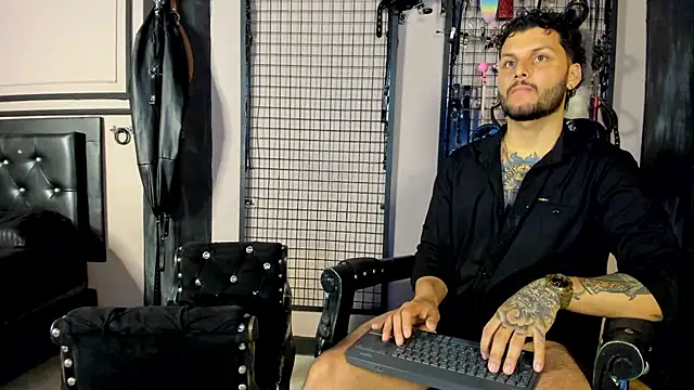 Twisted_Fantasy live sex cam