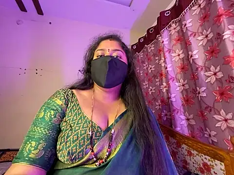 LouleyRanii live sex cam