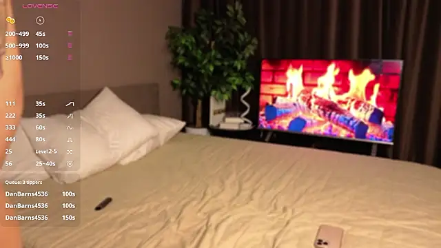 KeeleyBaker's cam snapshot