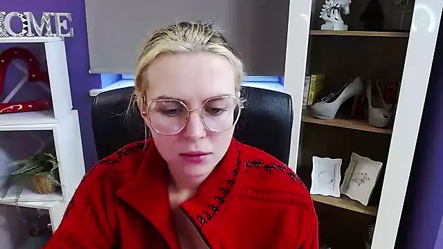 Zoey_Erotic's cam snapshot