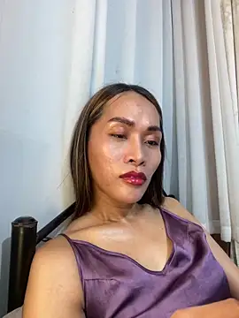 RomanticPearlTS live sex cam