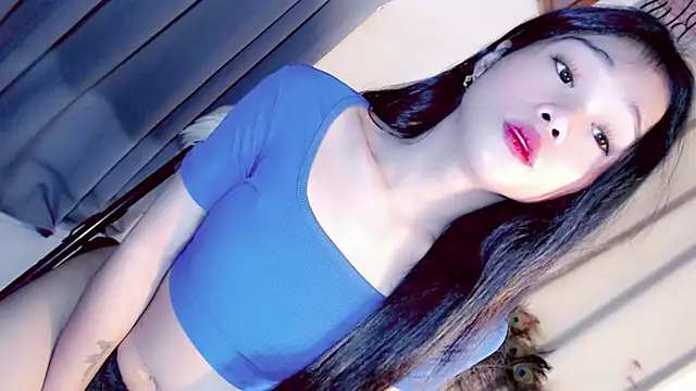 Amomentoflust99 live sex cam