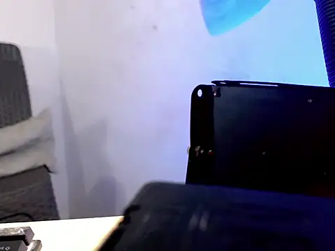 spicyhugecock live sex cam