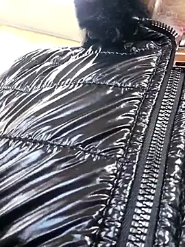 LadyTouch's cam snapshot