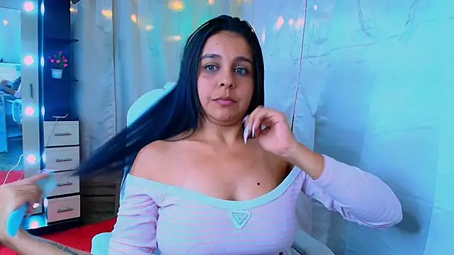 DanielaLati's cam snapshot