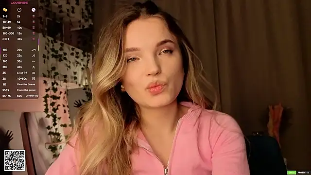 JulieLupo's cam snapshot