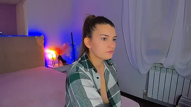 Laura_Leee's cam snapshot