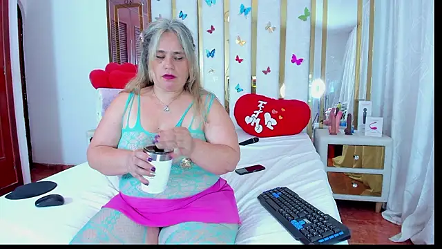 AnyelaGitanaMature live sex cam