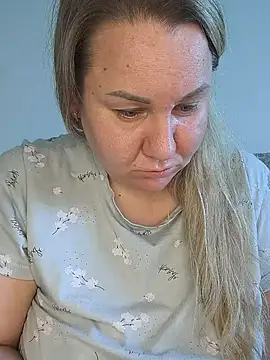 AnnaCurvy live sex cam