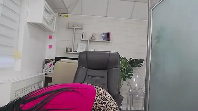 YaraXCox's cam snapshot