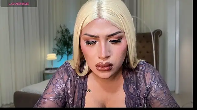 Your_Majesty_Tyra live sex cam