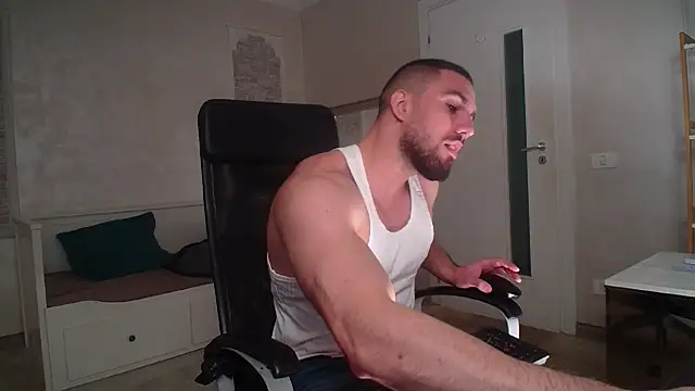 IvanHydee live sex cam