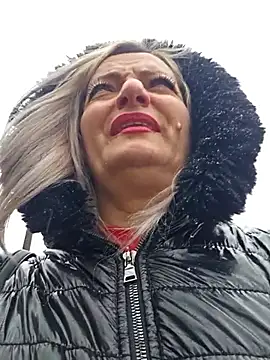 LadyTouch's cam snapshot