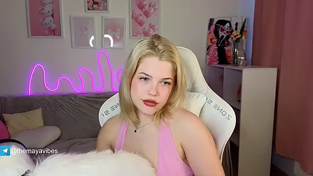Maya_Rave's cam snapshot