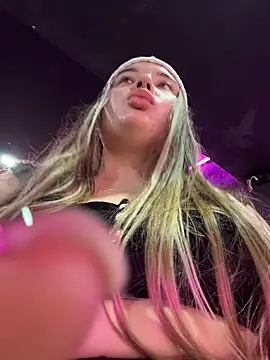 VineraSweet live sex cam