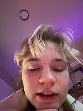 Cutiepiespanks's cam snapshot