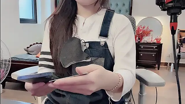 Caryln-Bun live sex cam