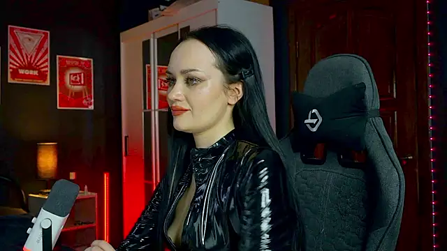 QueenAliss live sex cam