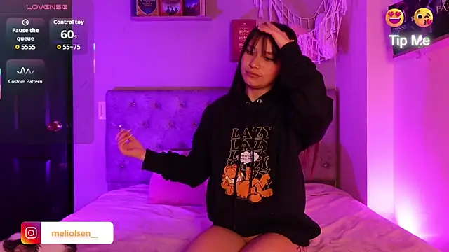 Alisha_Olsen_'s cam snapshot