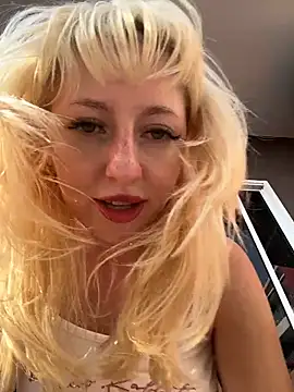 RonnieKiss live sex cam