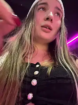 VineraSweet's cam snapshot