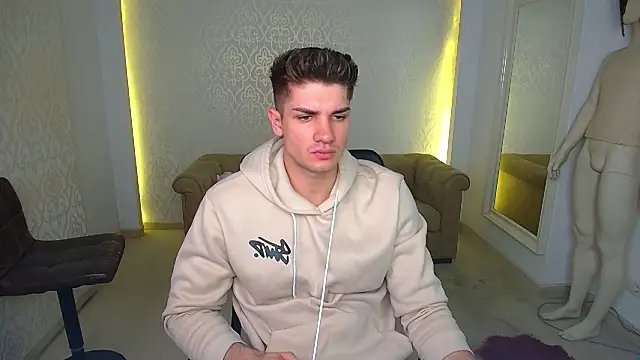 MaxKaiden live sex cam