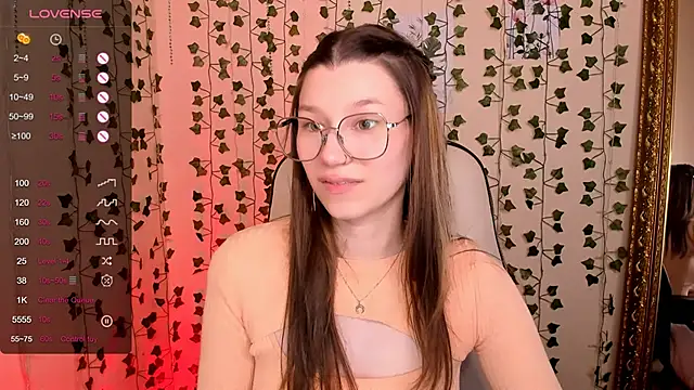 LinaBlossom_'s cam snapshot