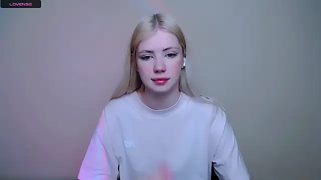 AliceHotty_'s cam snapshot