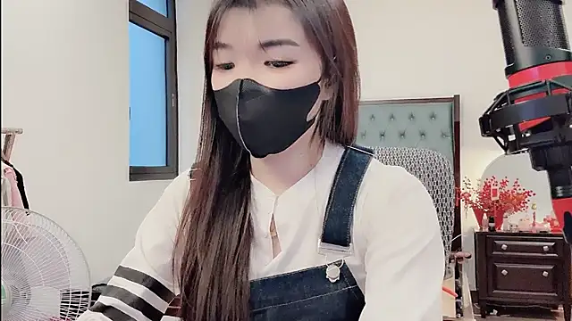 Caryln-Bun live sex cam