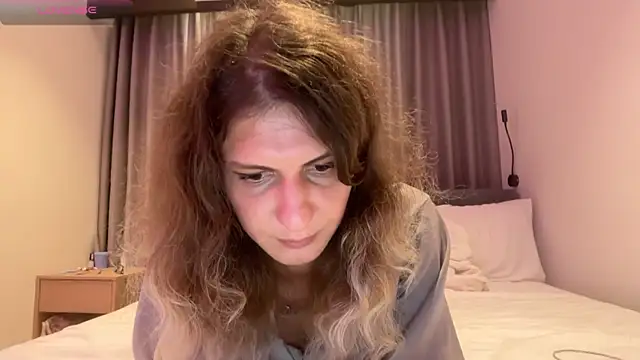 AlicePinkhead live sex cam