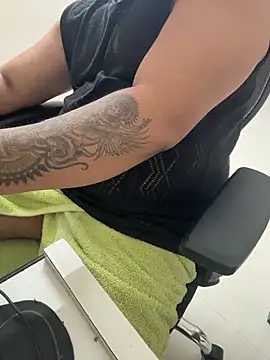 FlirtyxBoy's cam snapshot