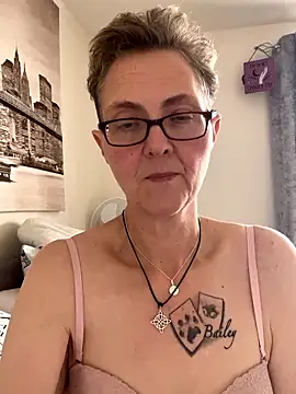 Curvy-Jinx's cam snapshot