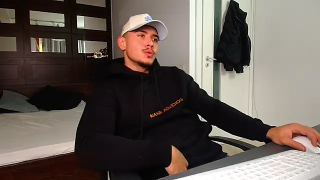 ElijahThorne's cam snapshot