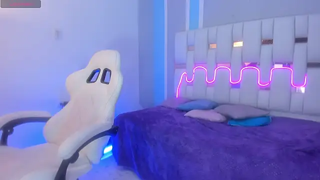 AndyKings_1's cam snapshot