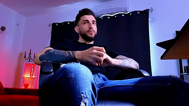 MightyAaron66 live sex cam