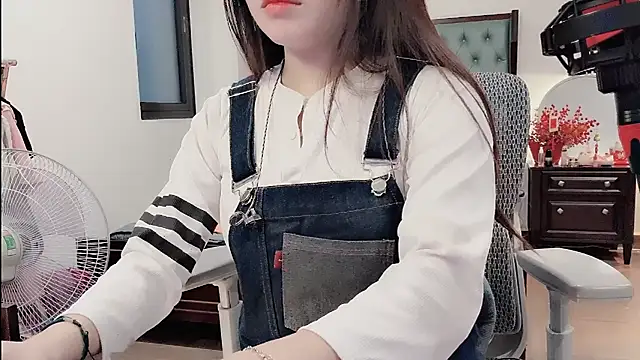 Caryln-Bun live sex cam