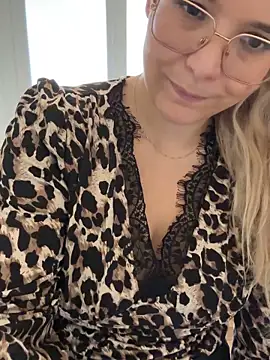 EmyLana live sex cam