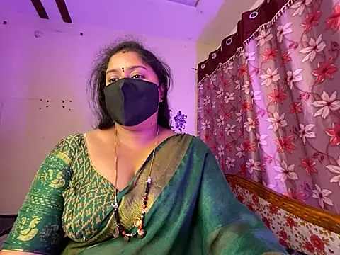 LouleyRanii live sex cam