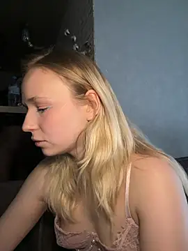 RollDollsi live sex cam