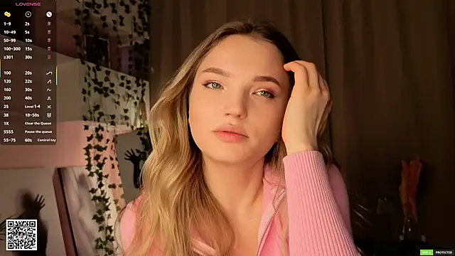 JulieLupo's cam snapshot