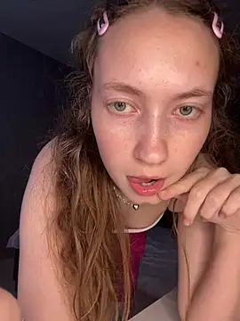 Holy_Poly's cam snapshot