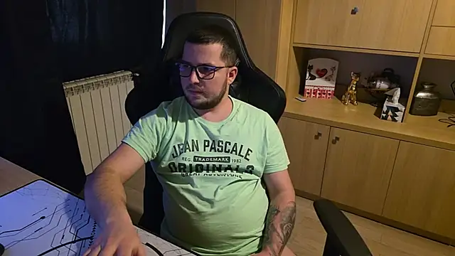 kevinnlovelly live sex cam