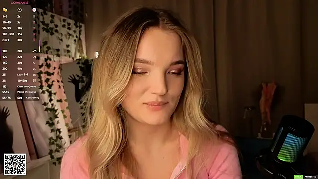 JulieLupo live sex cam