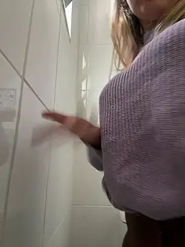 AlivePoor live sex cam