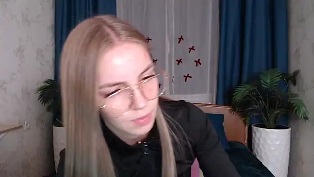 HitGyrl's cam snapshot