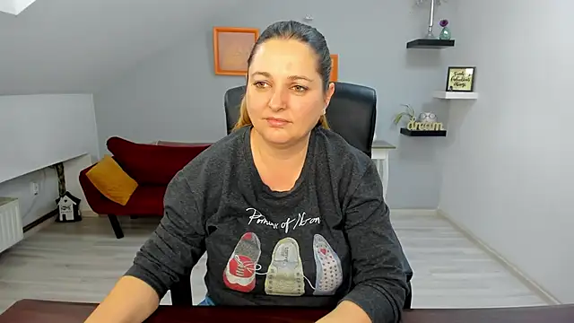 LollaGirl live sex cam