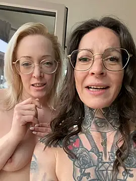 BrownieyQueen live sex cam