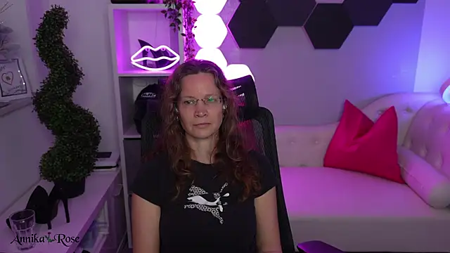 AnnikaRose live sex cam